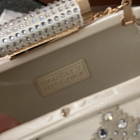 Formal clutch - Picture 4 of 4